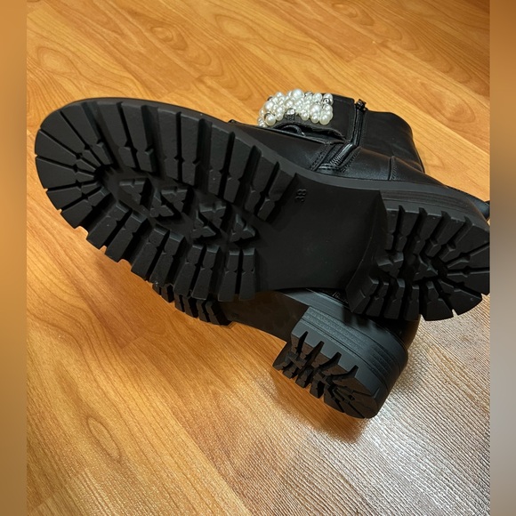 NWOT - Pearl & Rhinestone Décor Combat Boots (Size 7) * Black - Picture 4 of 13